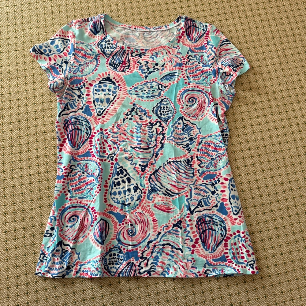 VGUC Lilly Pulitzer Tshirt in a Shell Print